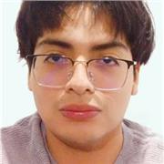 Profesor de matemáticas imparte clases especializadas a alumnos de primaria y secundaria